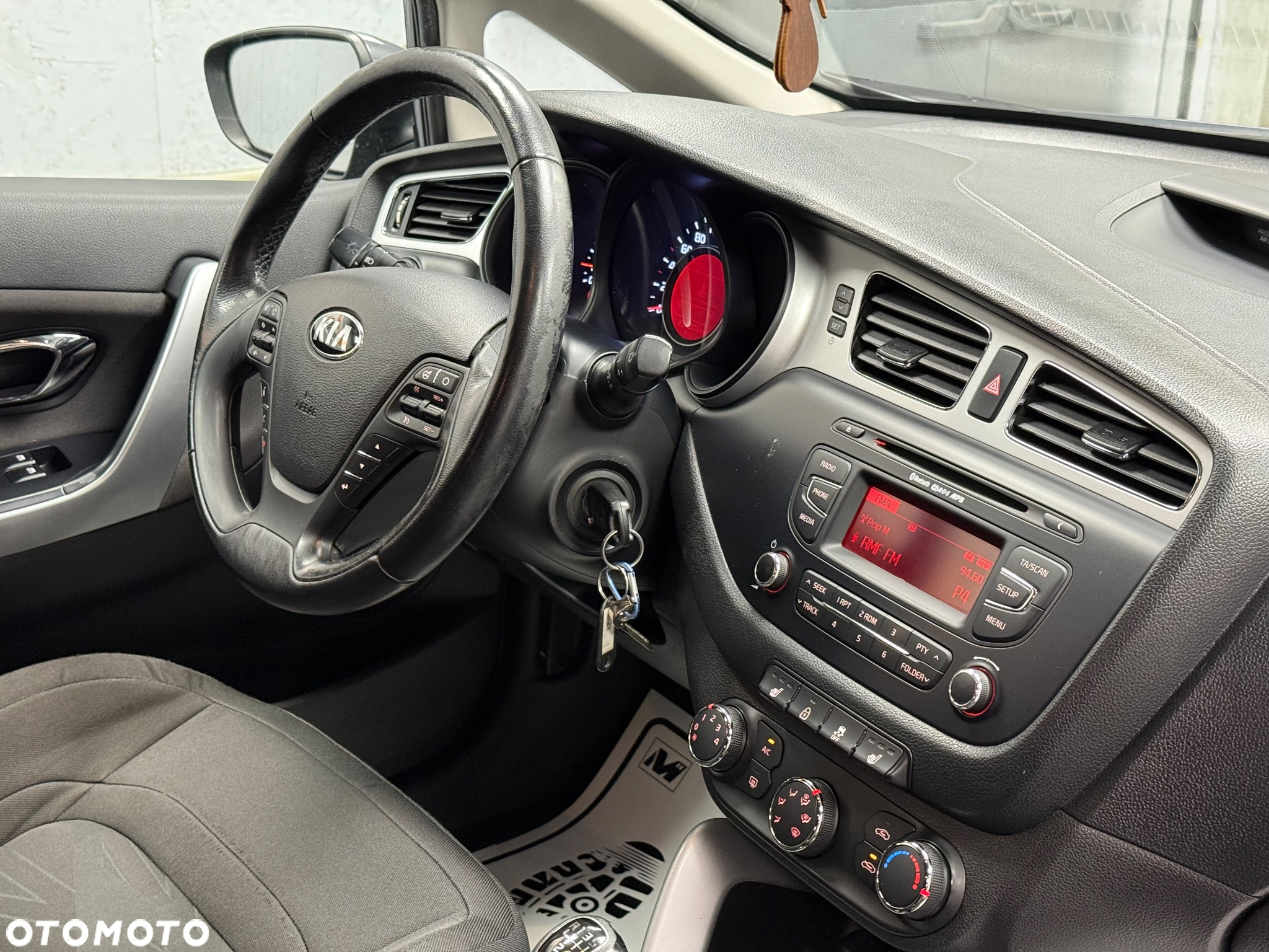 Kia Ceed - 11