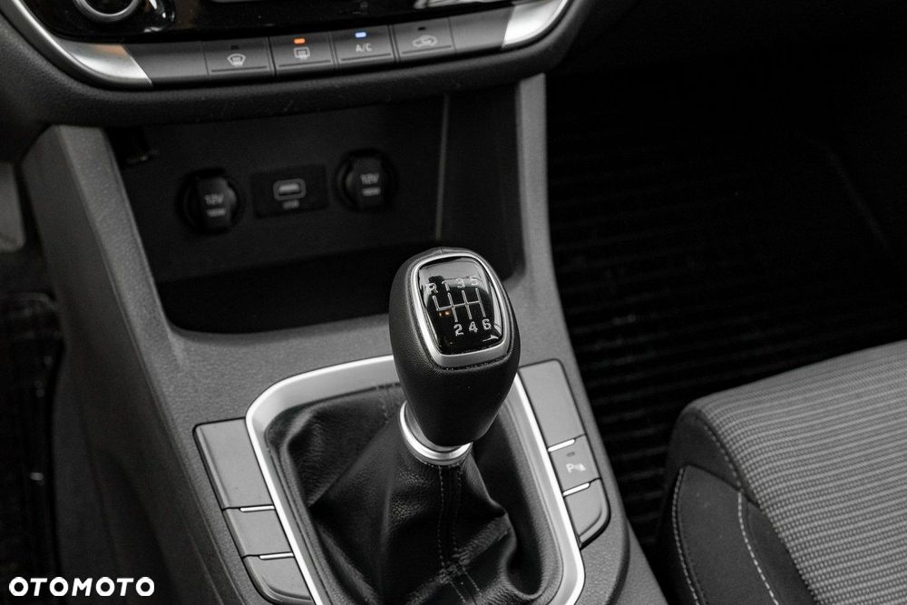 Hyundai i30 1.5 DPI Classic + - 17