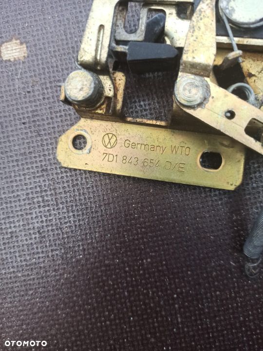 Zamek drzwi prawych VW T4 90-03 7D1843654 - 3