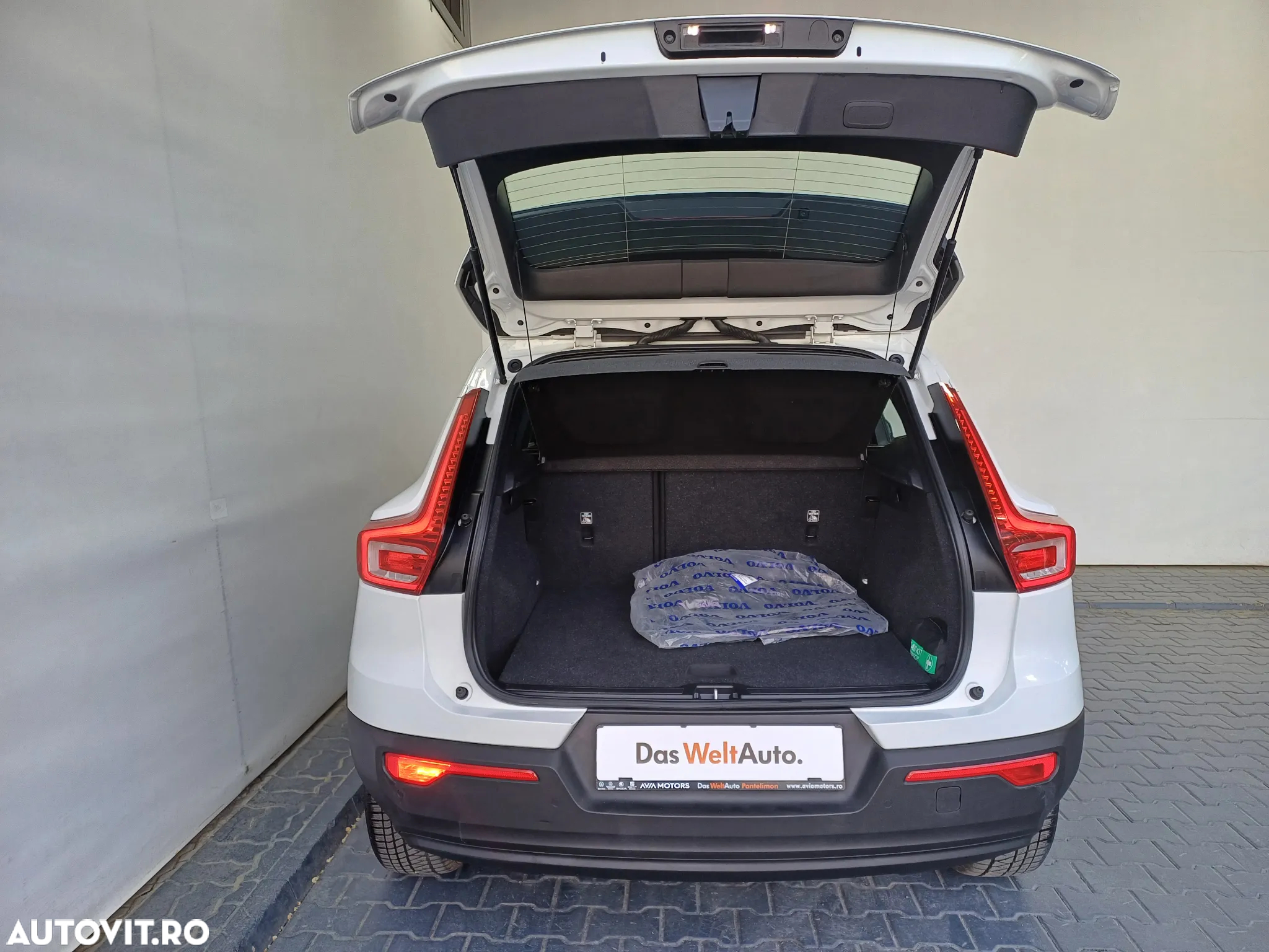 Volvo XC 40 T3 AT8 Momentum Pro - 23