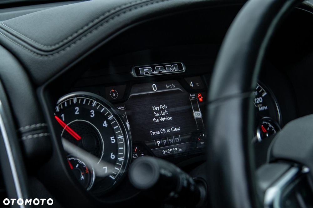 RAM 1500 5.7 Crew Cab Shortbed Laramie Black - 23