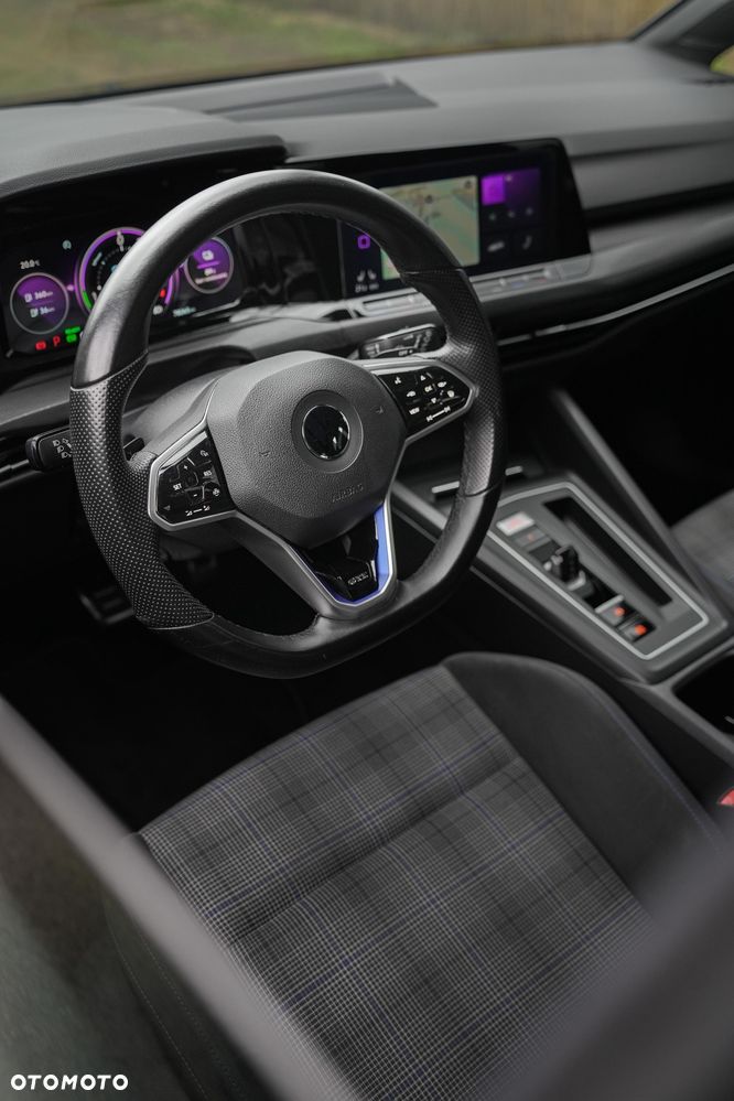 Volkswagen Golf - 25