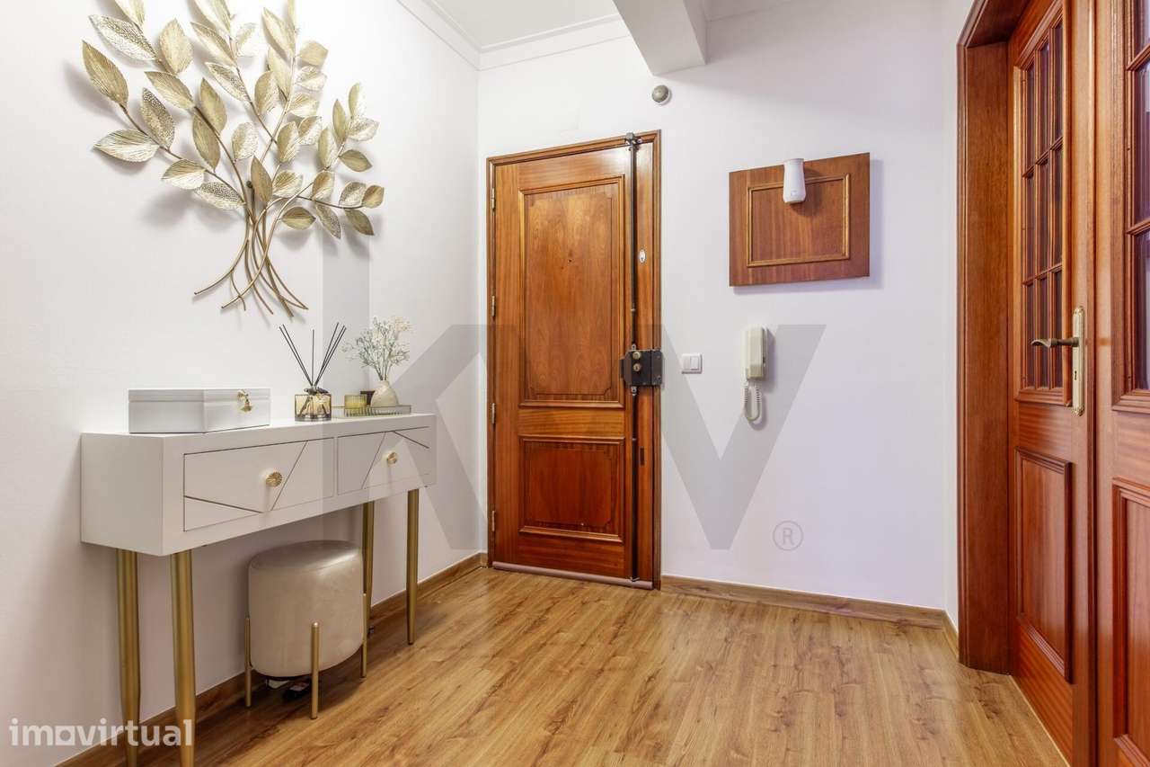 Apartamento T2 com 2 Elevadores, Varandas e Vista Desafogada, Barreiro - Grande imagem: 2/23