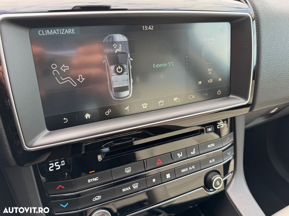 Jaguar F-Pace 20d AWD Aut. Prestige - 19