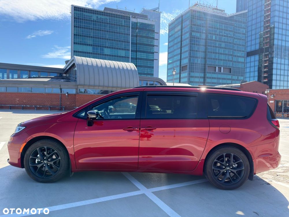 Chrysler Pacifica - 4