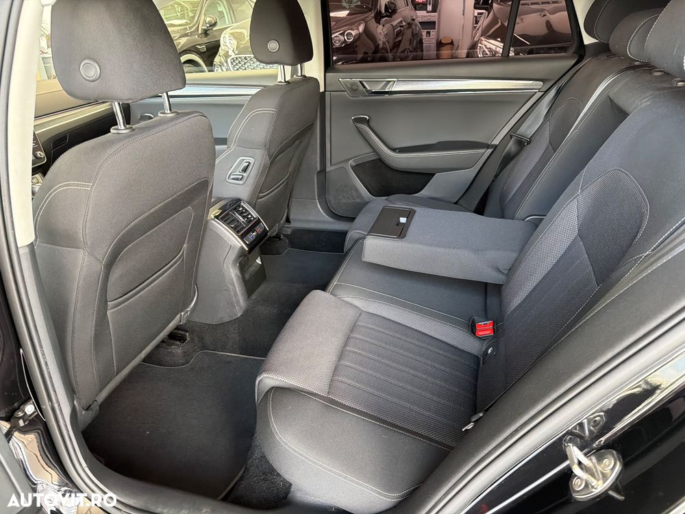 Skoda Superb 2.0 TDI DSG Sportline - 9