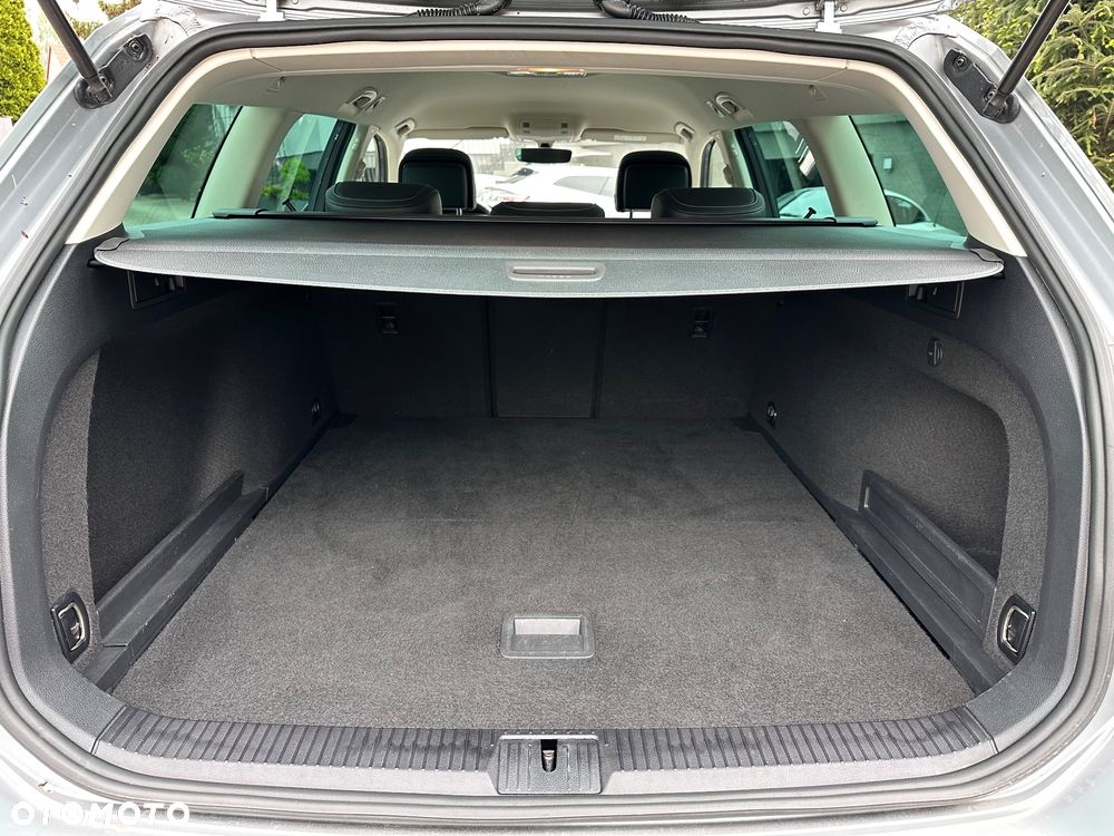 Volkswagen Passat Variant 1.4 TSI ACT (BlueMotion Technology) Highline - 24