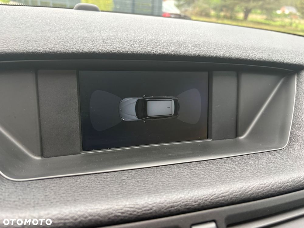 BMW X1 sDrive18d xLine - 17