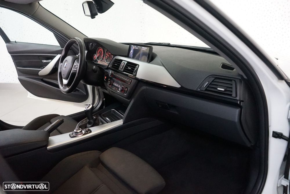 BMW 320 d Touring Line Sport - 43