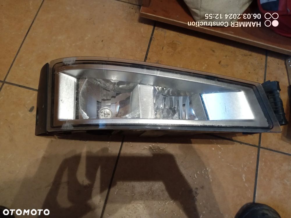 Lampa Halogen Pprzeciwmgielny Prawy VOLVO FH4 FM - 3