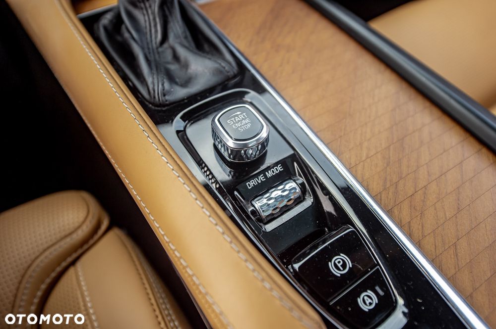 Volvo V90 D5 AWD Geartronic Inscription - 33