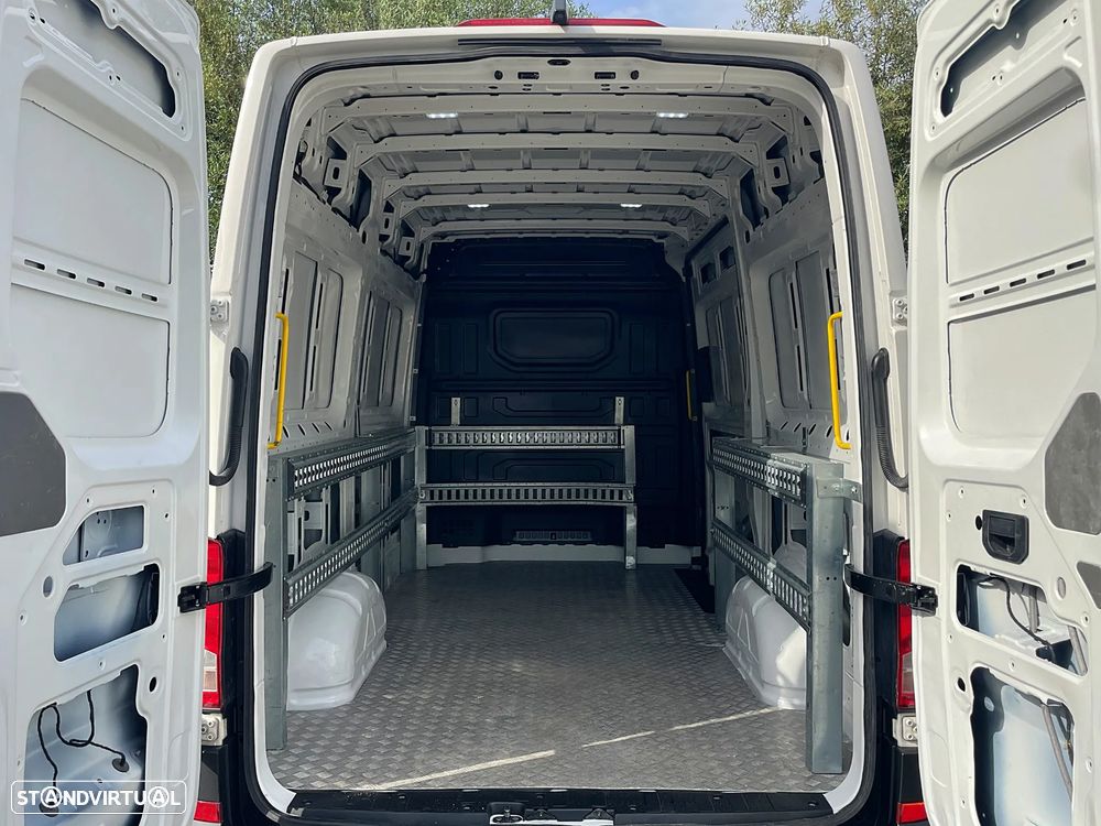 VW Crafter 2.0 TDI L3H3 IVA Dedutível - 16