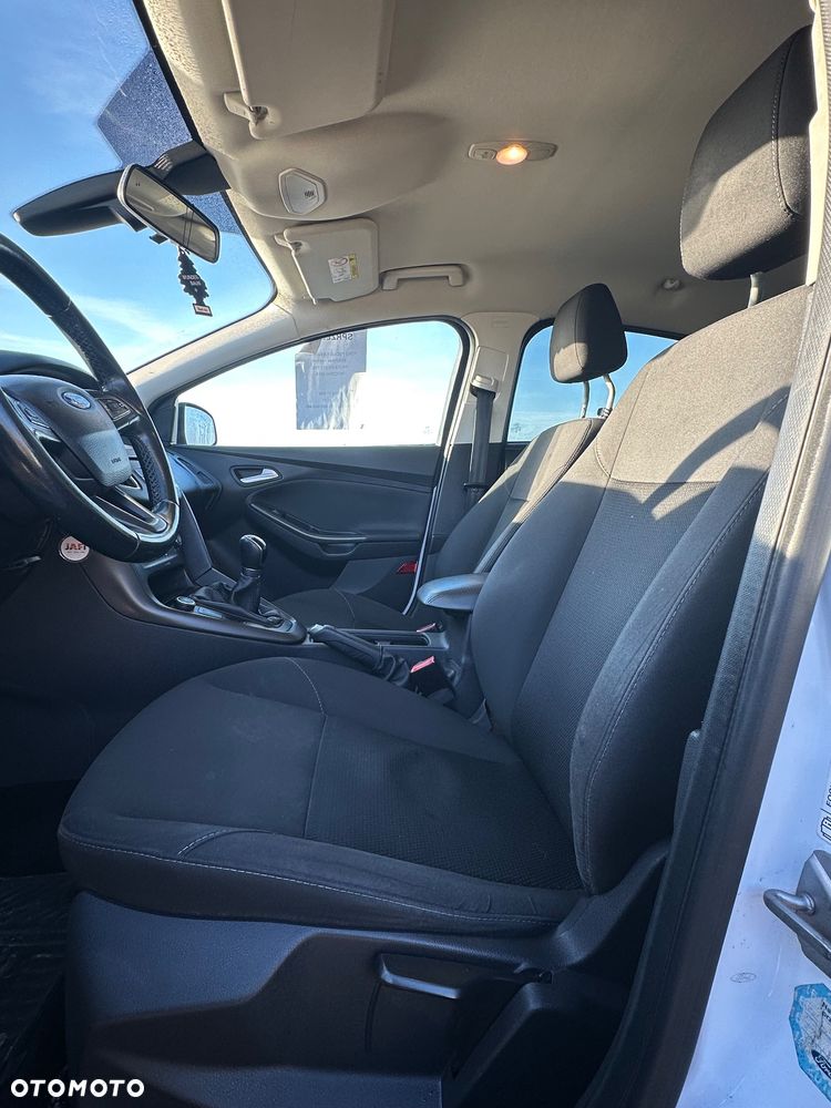 Ford Focus 1.0 EcoBoost Ambiente - 24
