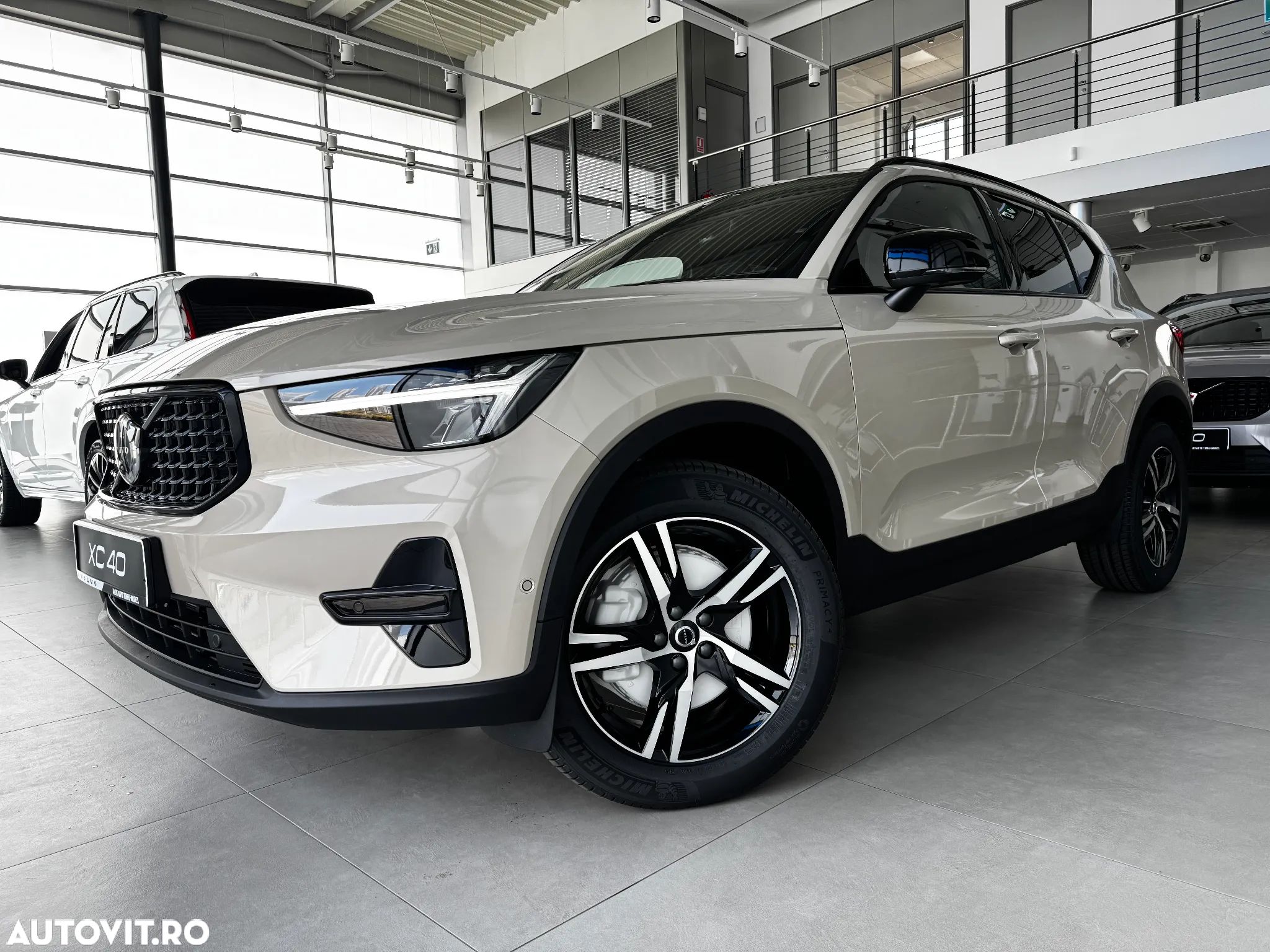 Volvo XC 40 B3 AT FWD MHEV Plus Dark - 1