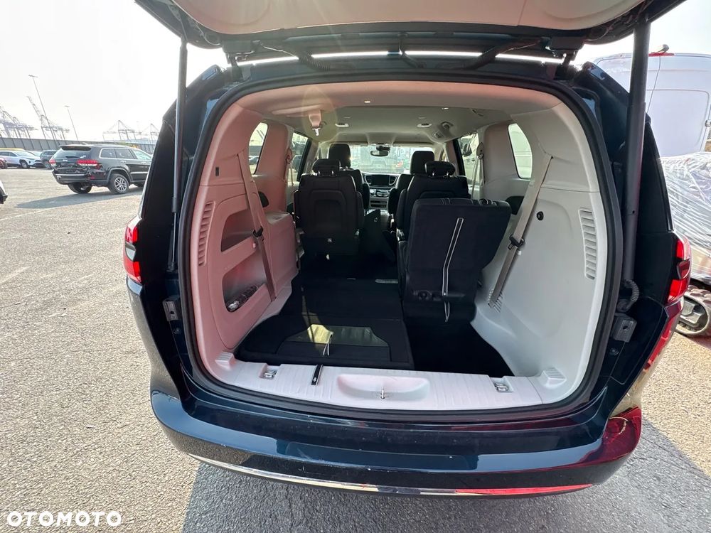 Chrysler Pacifica - 18