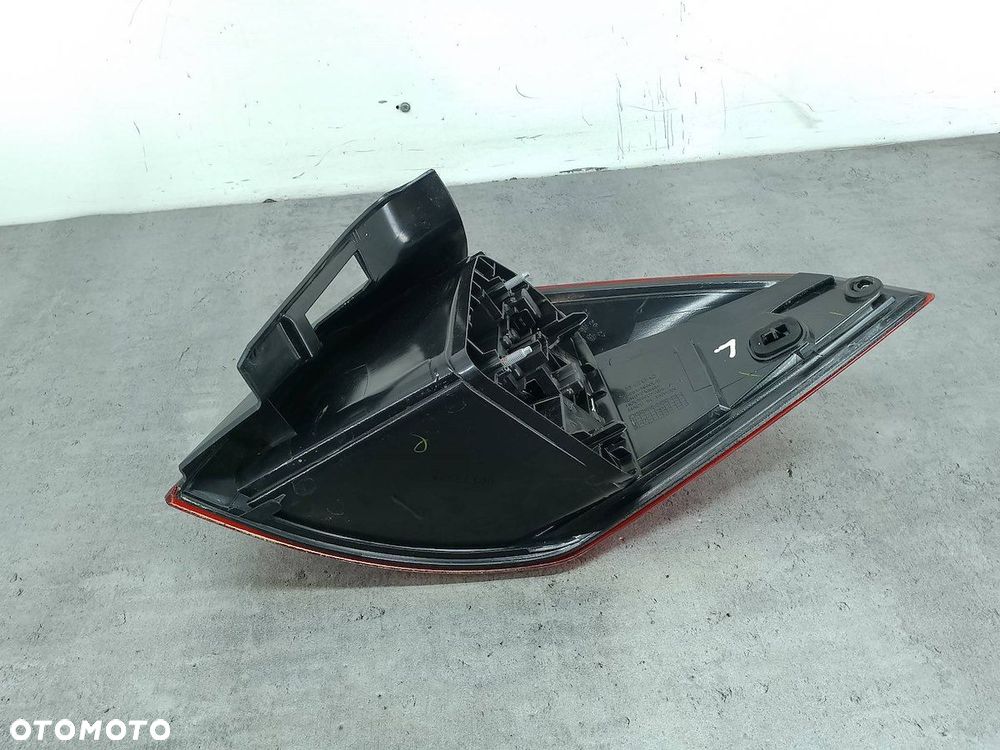 LAMPA TYLNA LEWA RENAULT LAGUNA III 08-551-1980L KOMBI - 2