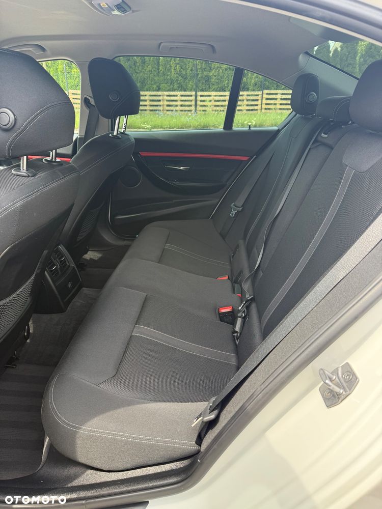 BMW Seria 3 318d Sport Line - 13