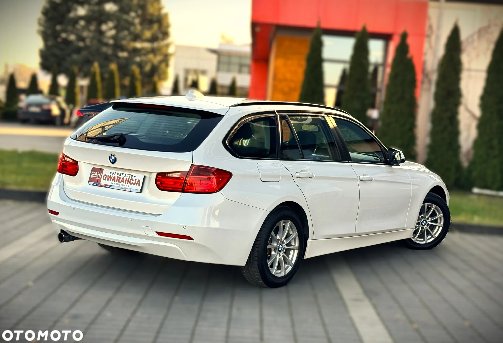 BMW Seria 3 320i Touring xDrive - 9