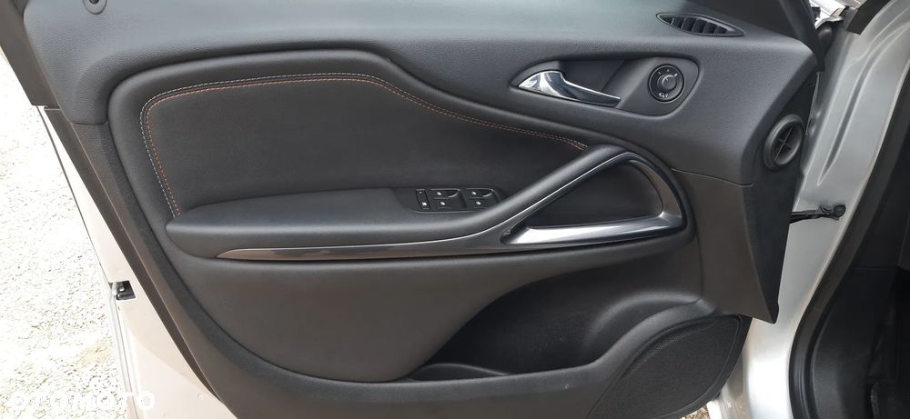 Opel Zafira 1.6 CDTI Elite S&S - 26