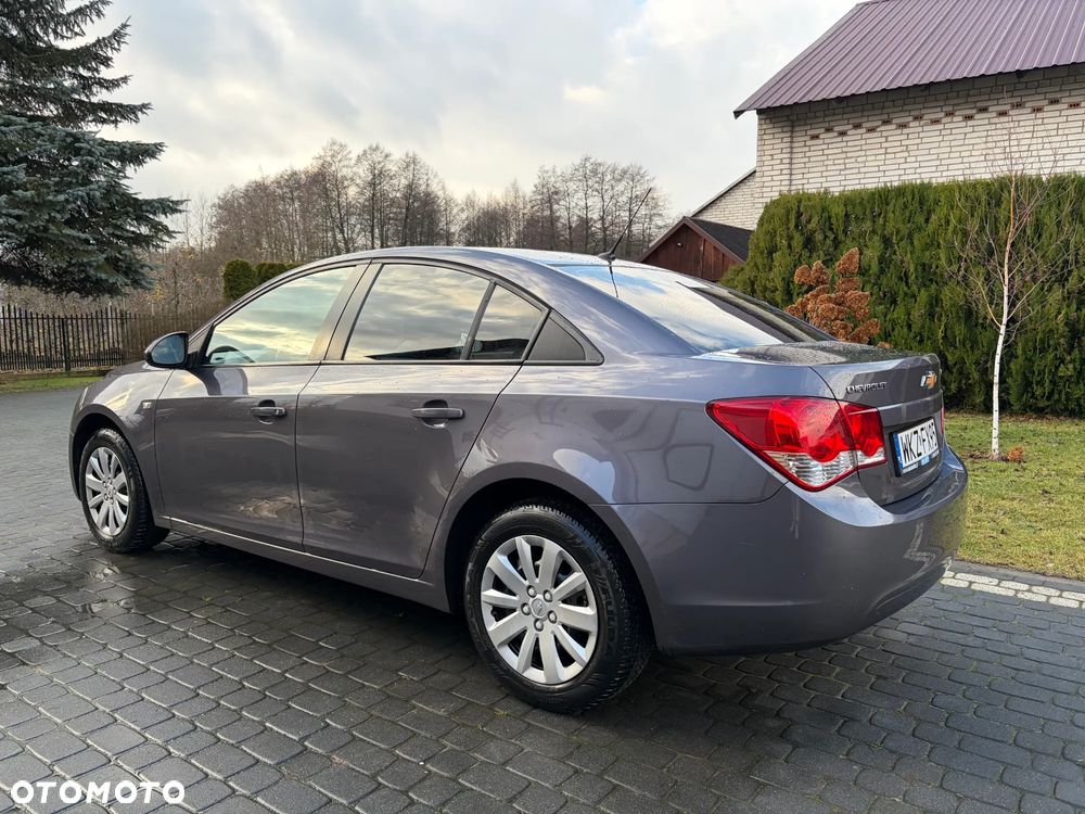 Chevrolet Cruze 1.6 LS - 10