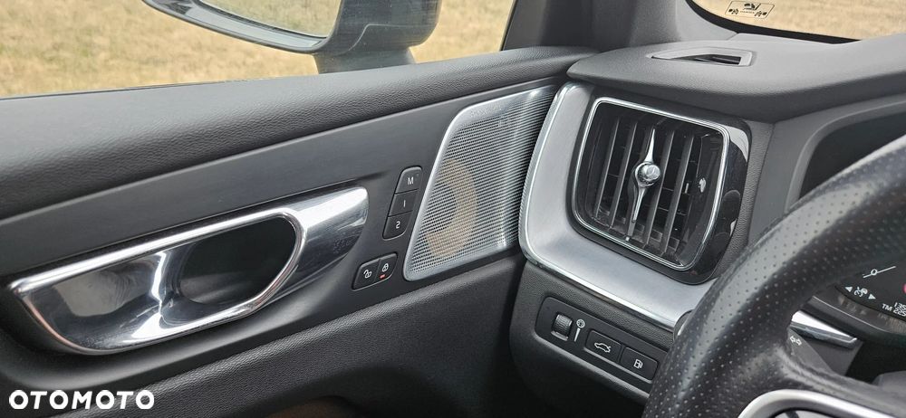 Volvo XC 60 T8 AWD Recharge Geartronic Inscription - 6