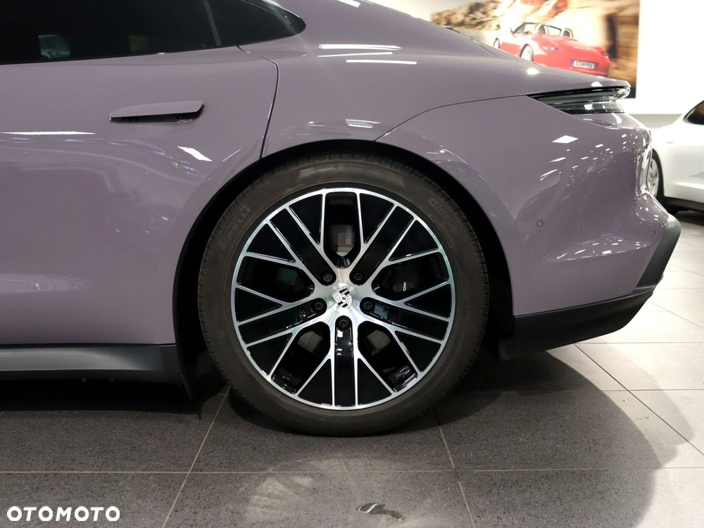 Porsche Taycan - 12