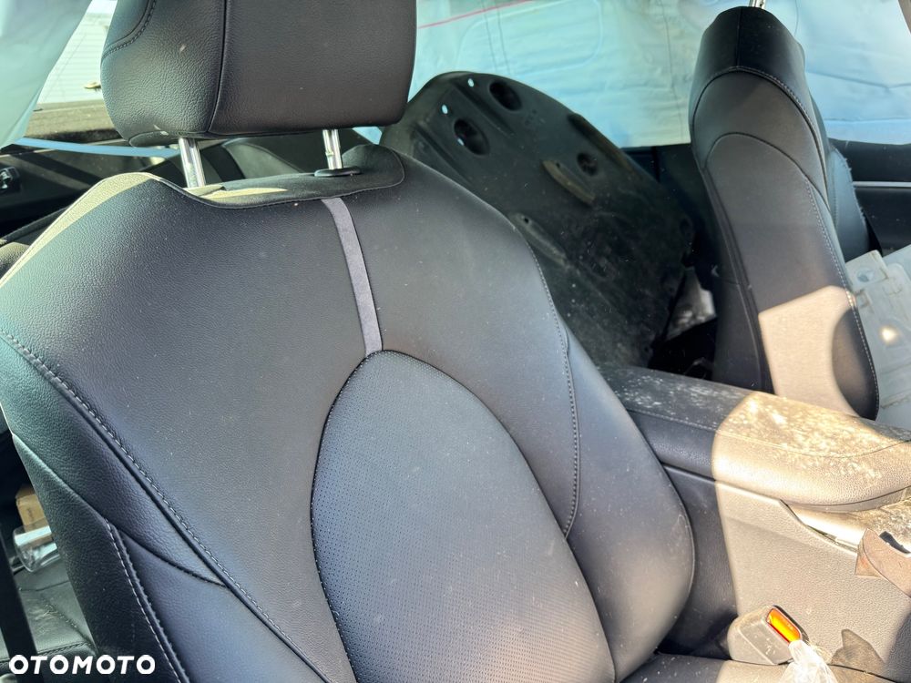 Toyota Camry 2.5 Hybrid Executive CVT - 6