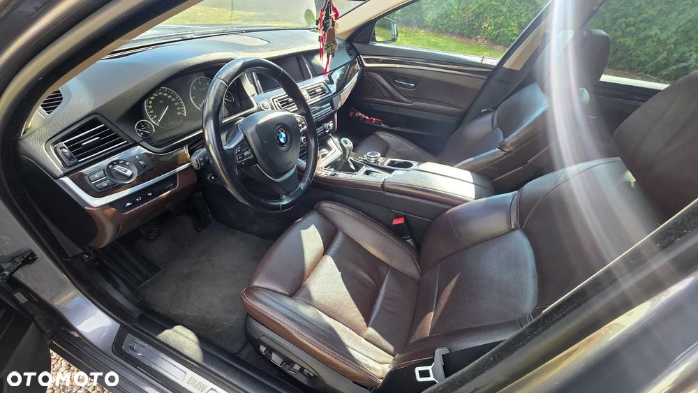 BMW Seria 5 520d Luxury Line - 14