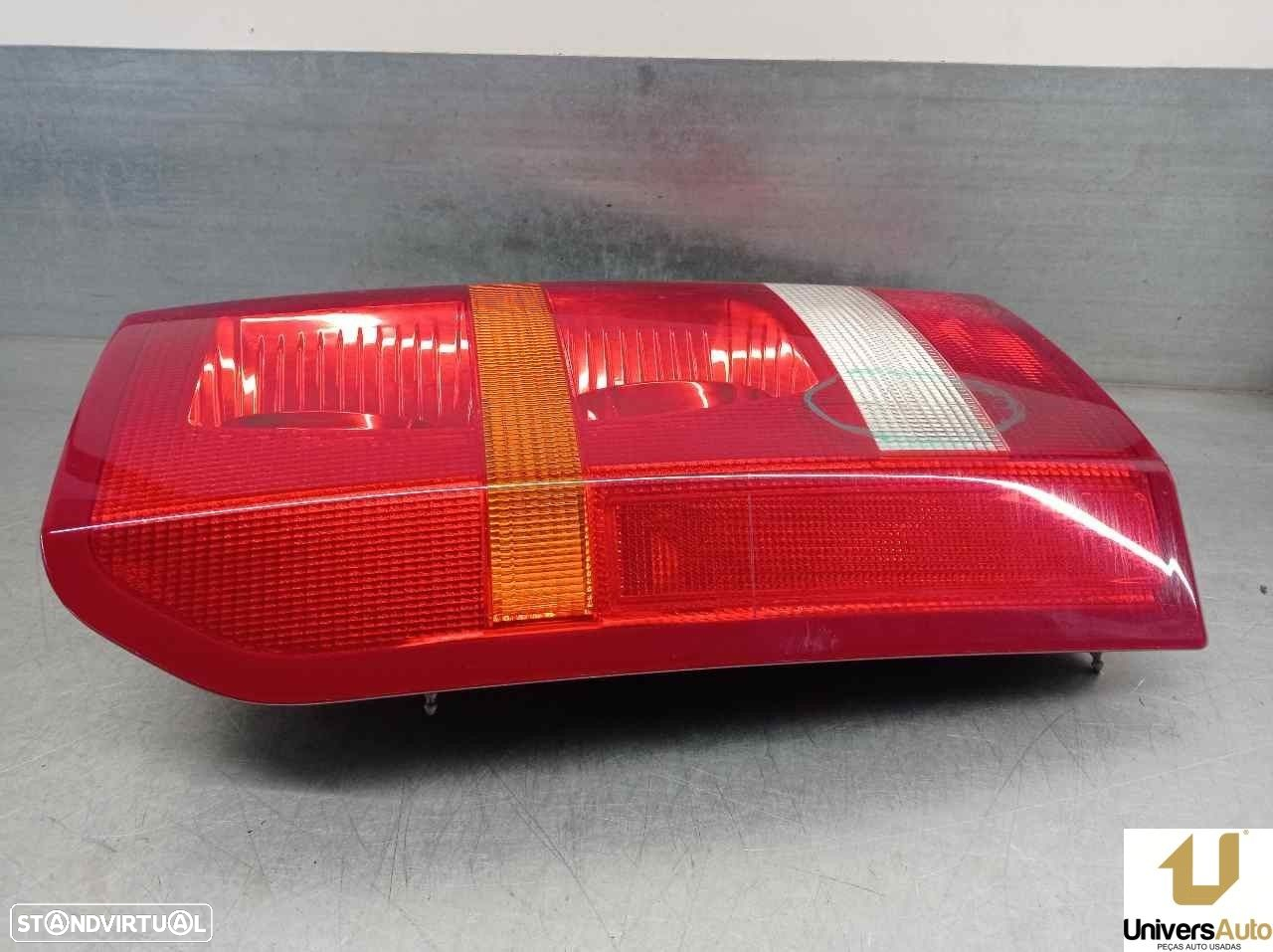 FAROLIM TRASEIRO ESQUERDO LAND ROVER DISCOVERY IV 2005 -XFB000573 - 2