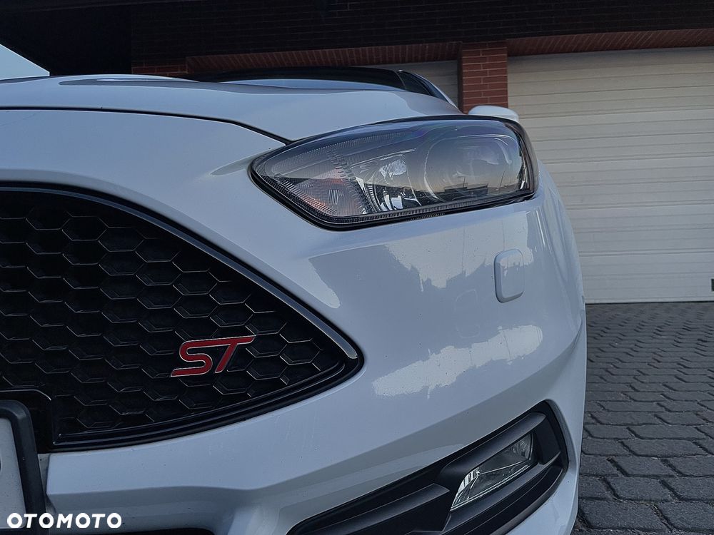 Ford Focus 2.0 EcoBoost ST-2 - 11