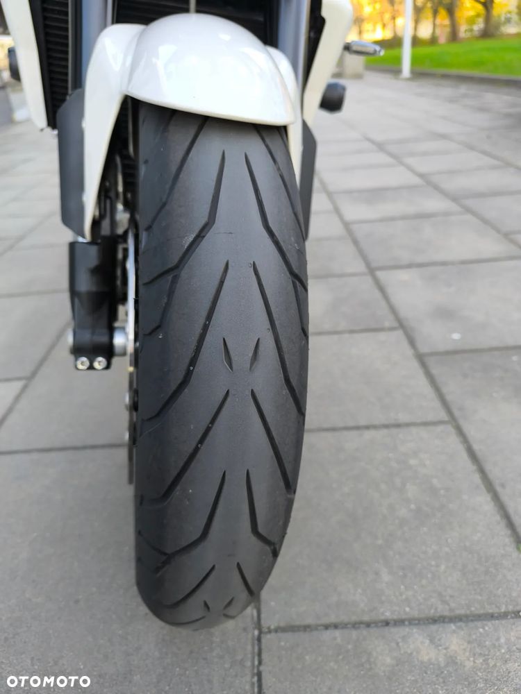 Triumph Speed Triple - 9