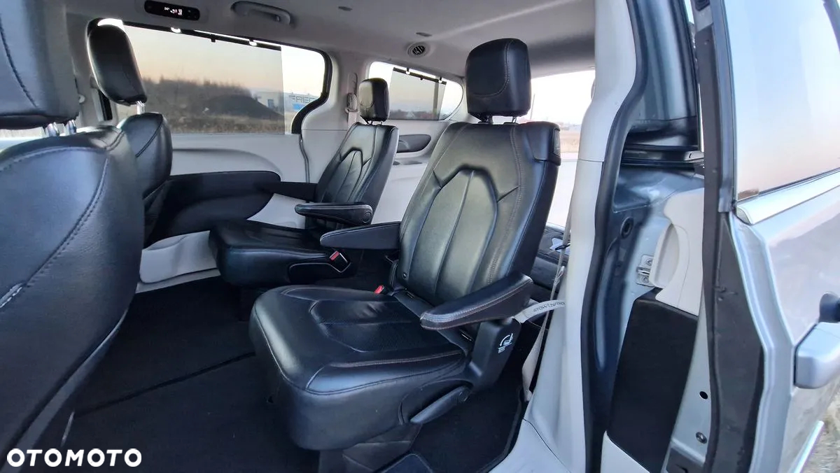 Chrysler Pacifica - 9