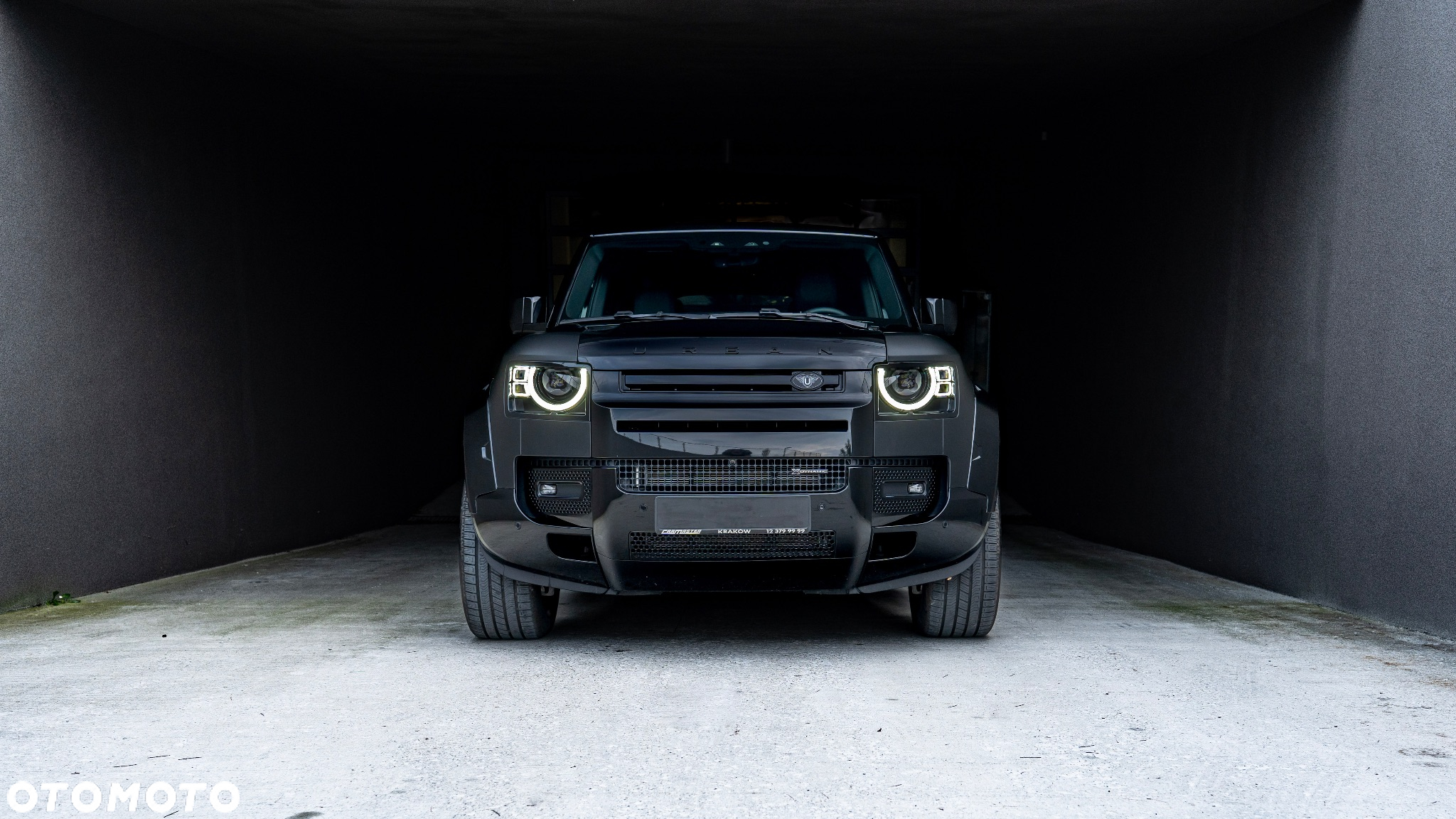 Land Rover Defender - 35