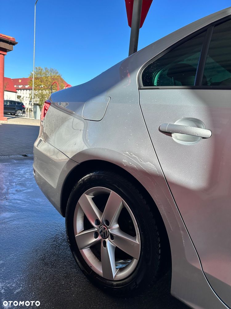 Volkswagen Jetta 1.6 TDI Comfortline - 9