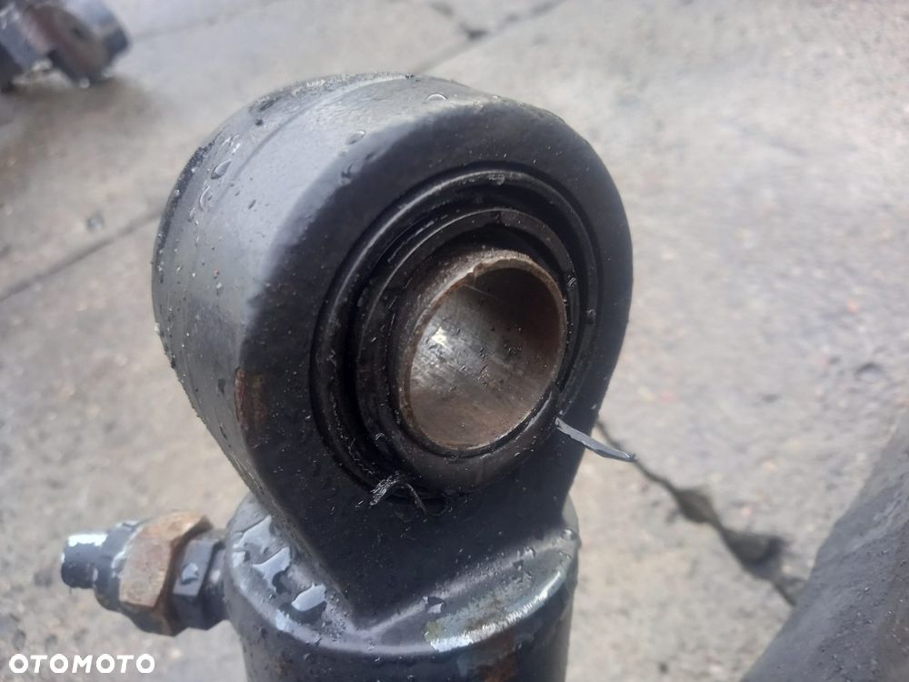 Wspornik przedniego amortyzowanego mostu kołyska Deutz Fahr Agroton 620 TTV - 5