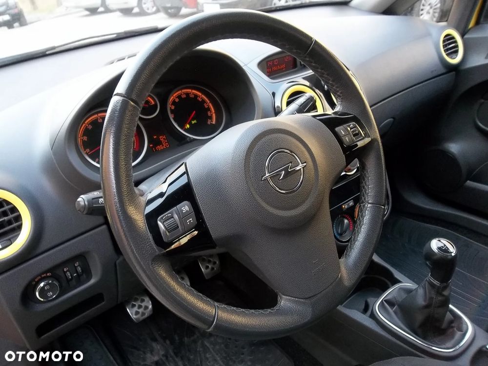 Opel Corsa 1.2 16V Cosmo - 11