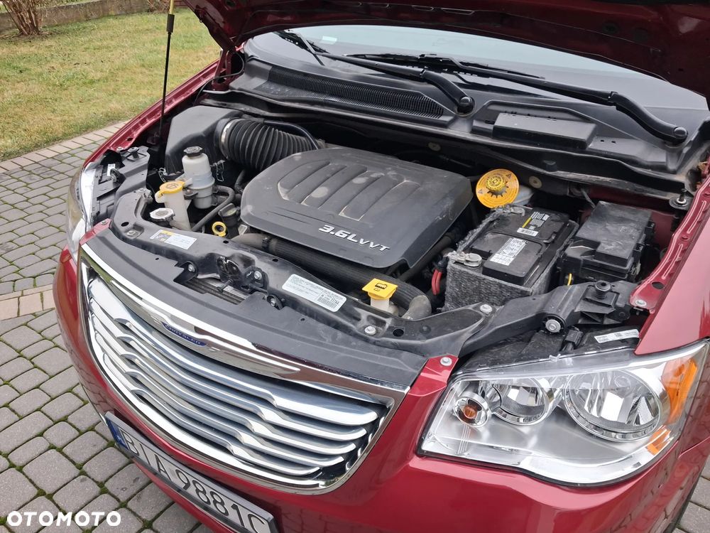 Chrysler Town & Country 3.6 Limited - 18