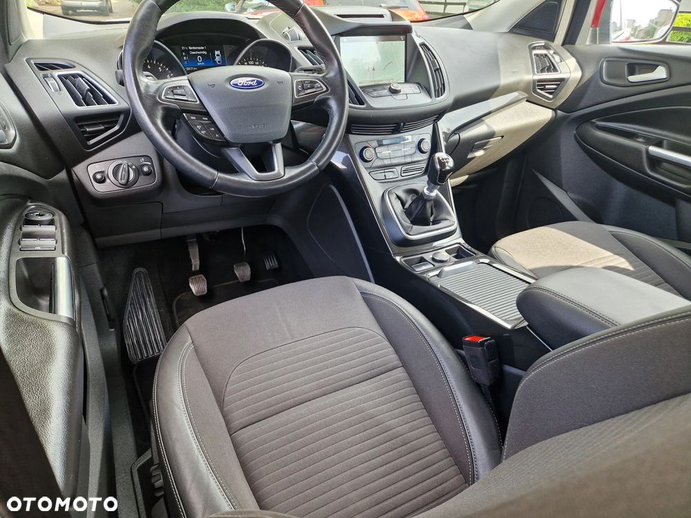 Ford Kuga 1.5 EcoBoost 2x4 Titanium - 9
