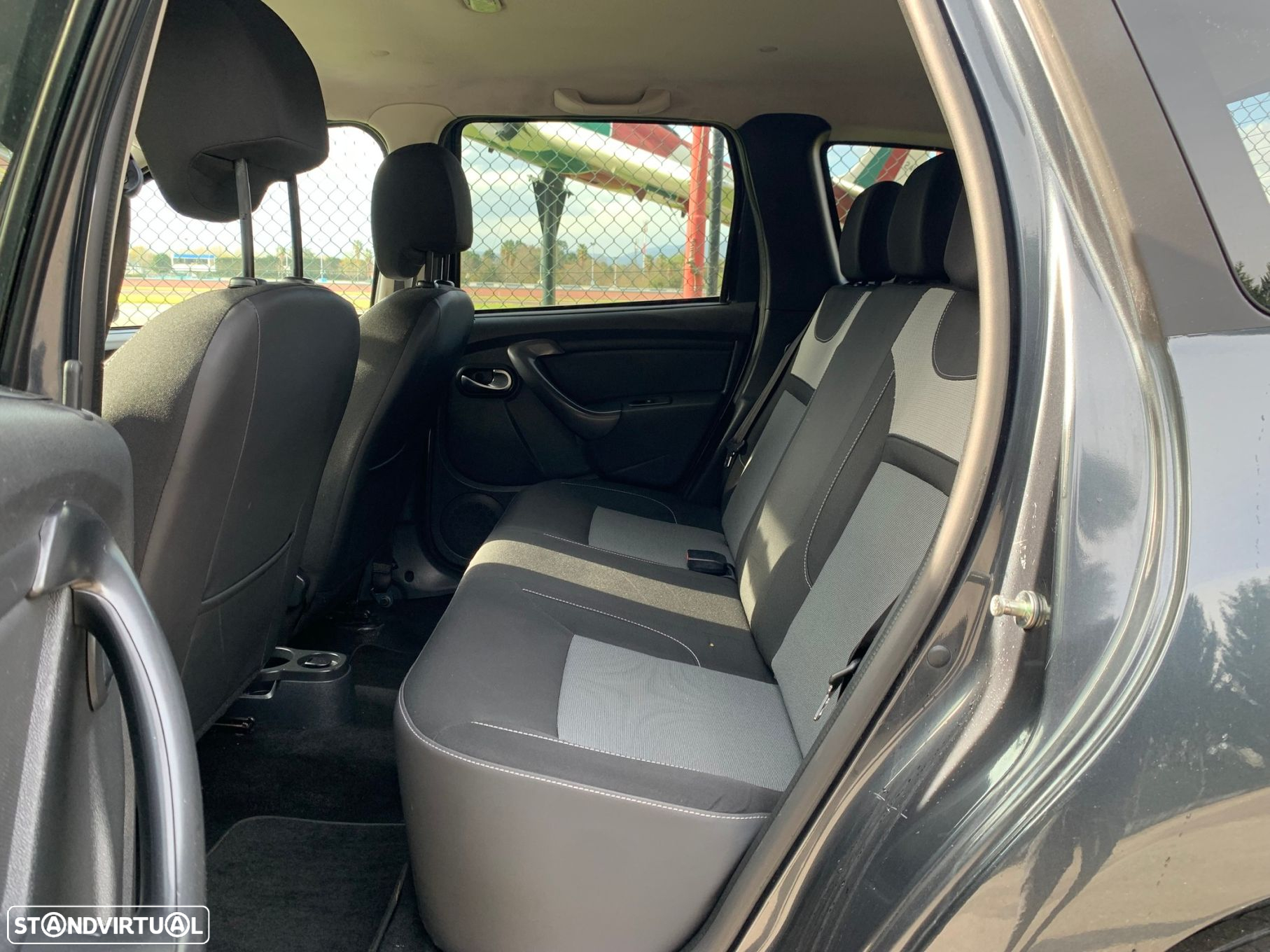 Dacia Duster 1.5 dCi SL Urban Explorer - 14