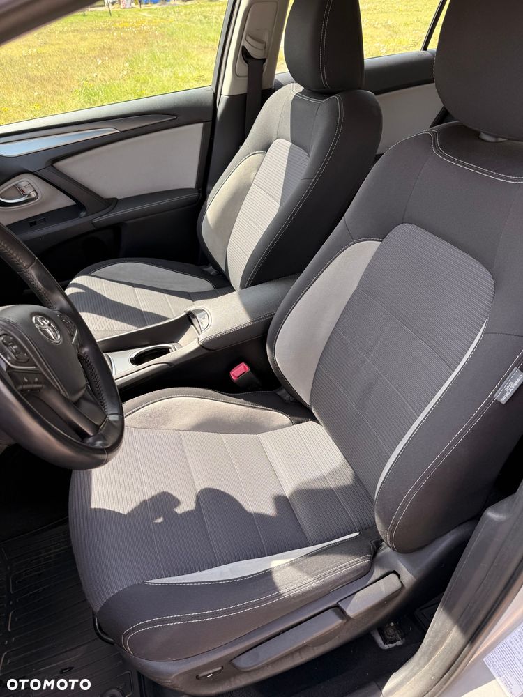 Toyota Avensis 1.8 Premium - 23