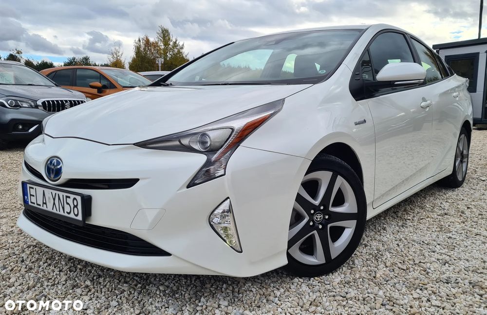 Toyota Prius Hybrid - 1