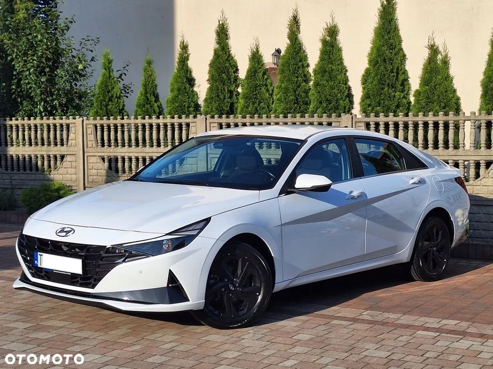Hyundai Elantra 1.6 Smart - 24