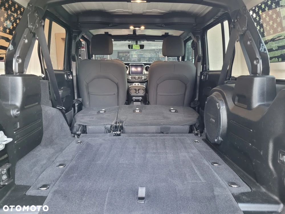 Jeep Wrangler - 13