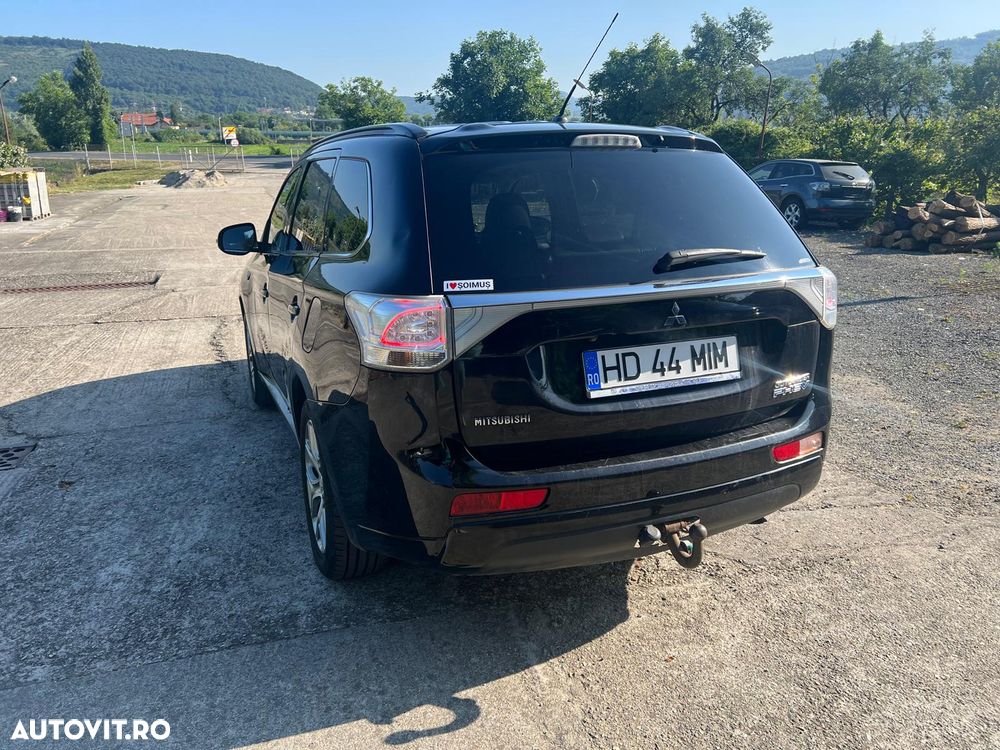 Mitsubishi Outlander 2.0 Intense A10 - 12