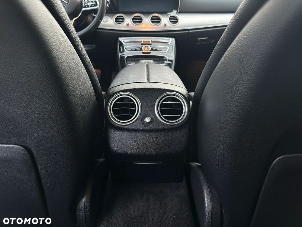 Mercedes-Benz Klasa E 220 d 9G-TRONIC - 39