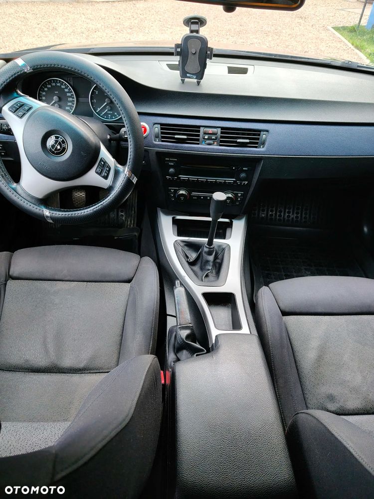 BMW Seria 3 320i - 11