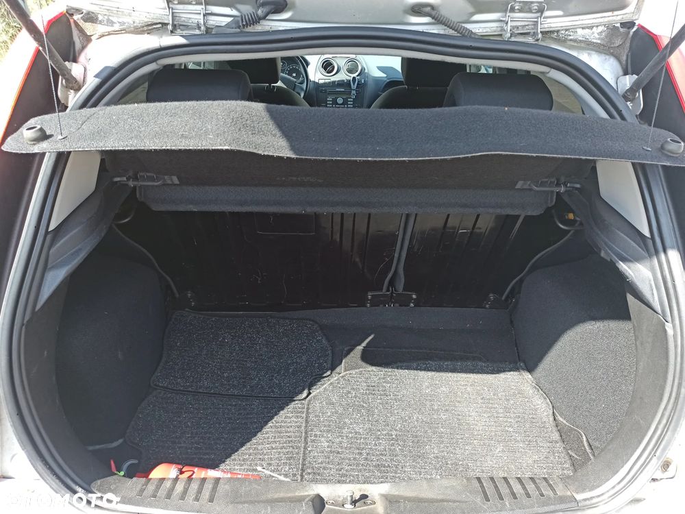 Ford Fiesta 1.4 Ghia - 12