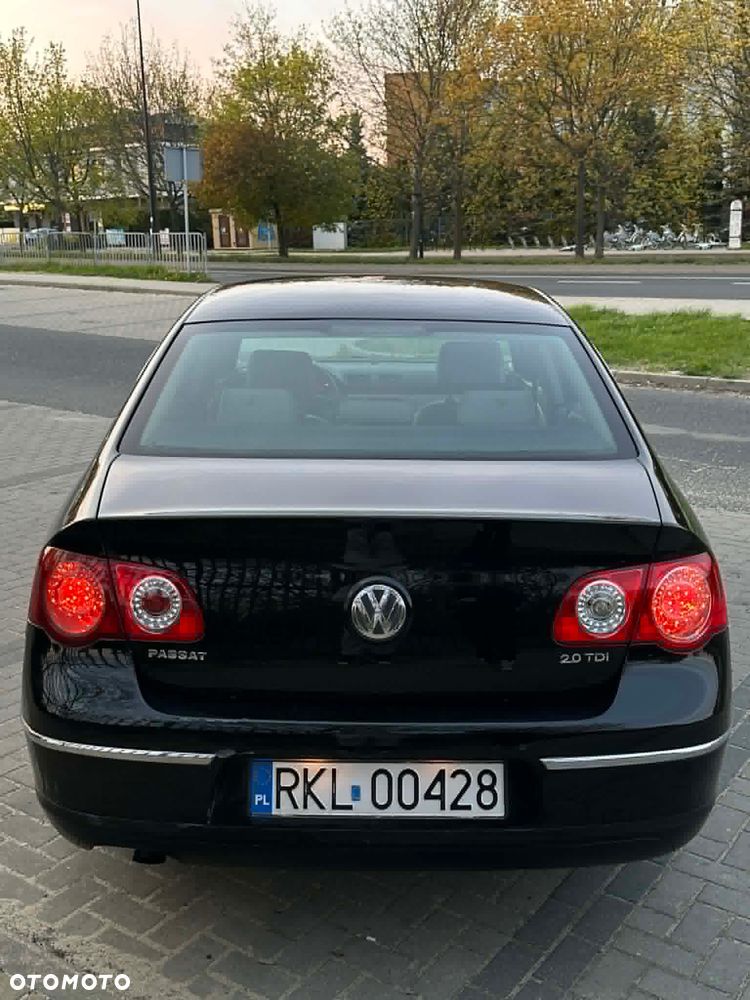 Volkswagen Passat 2.0 TDI Comfortline - 11