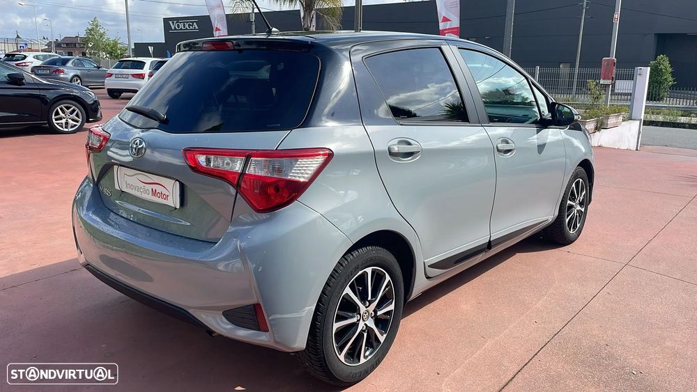 Toyota Yaris 1.0 VVT-i Comfort c/ Design-Pack - 8