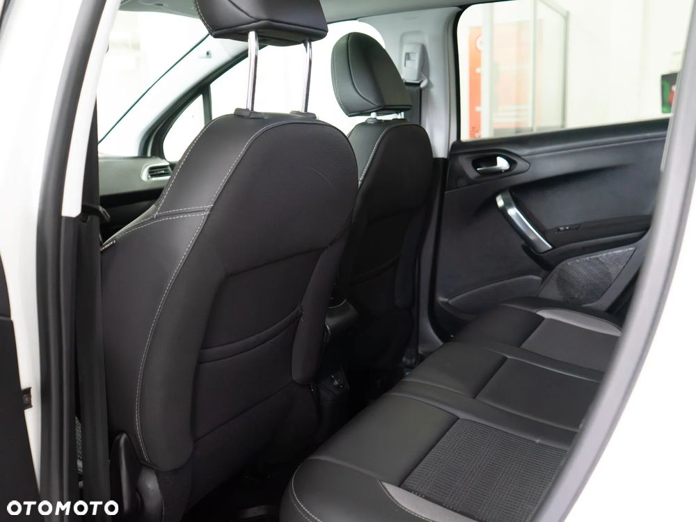 Peugeot 2008 1.2 Pure Tech GPF Allure S&S EAT6 - 24